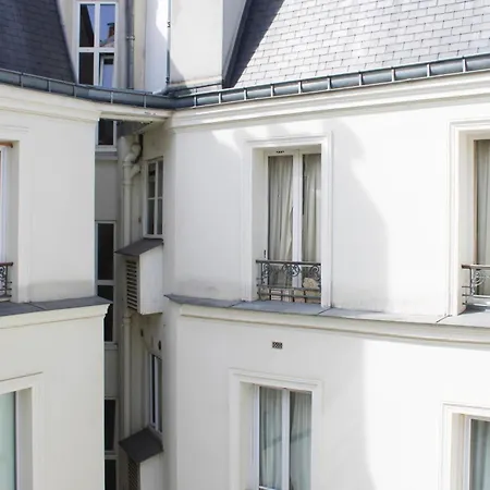 Charming 1-bedroom Flat In The 9th